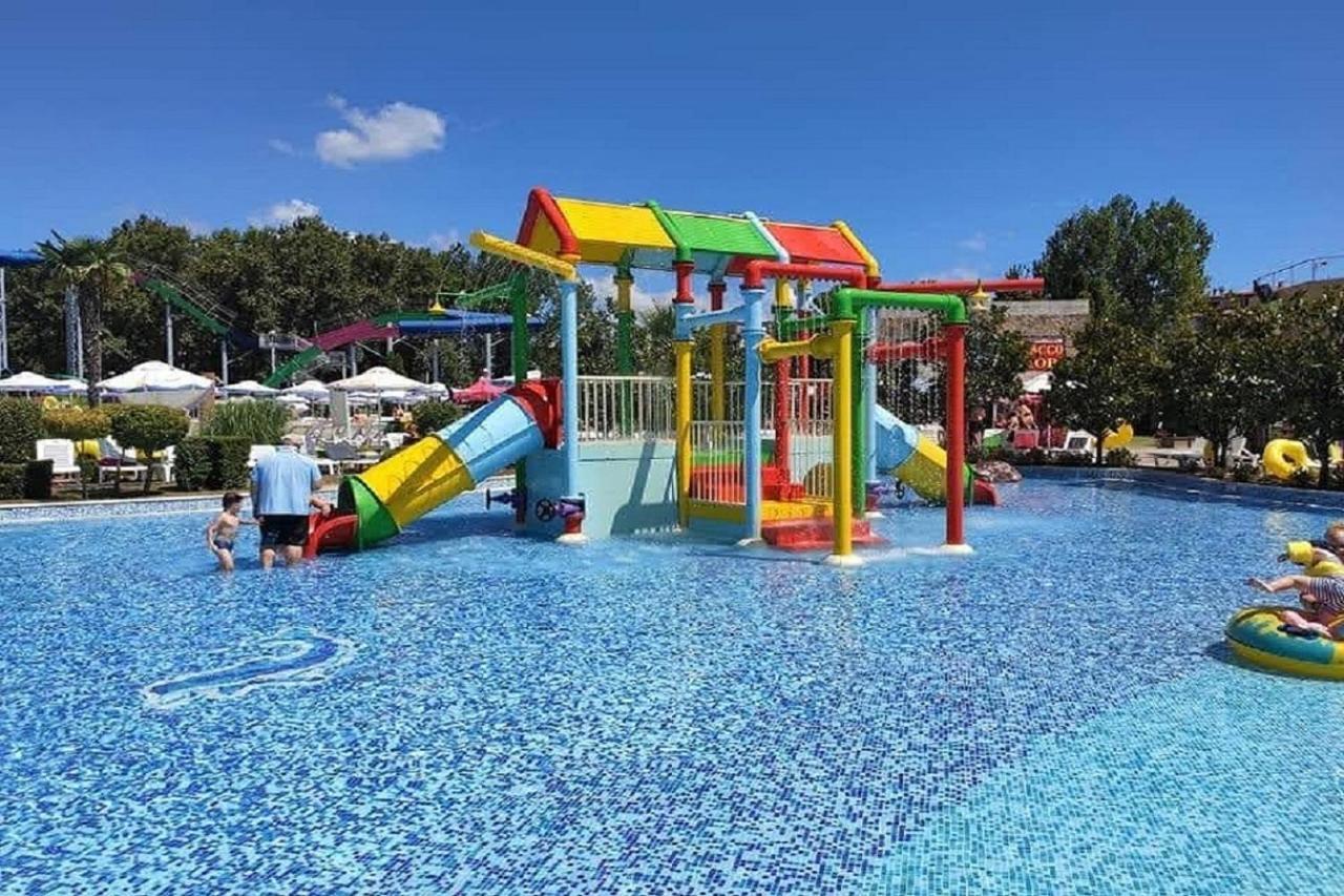 Yves 2 Bed Apart At Sun Village Sunny Beach Not Far Away From The Sea Екстериор снимка